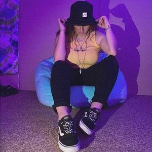 Meet your Posher, Victoria